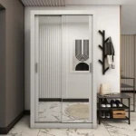 Garderobna omara LUPKO 120 . Garderobna omara LUPKO 120 je majhna garderobna omara z dvojnimi drsnimi vrati, ki prihranijo prostor. Popolna je za spalnico,