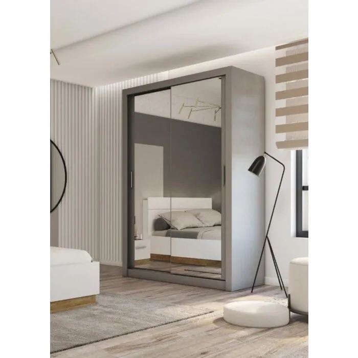 Garderobna omara LUPKO 150 Garderobna omara LUPKO 150 . Garderobna omara LUPKO 150 je majhna, a precej prostorna omara z dvojnimi drsnimi vrati, ki prihranijo prostor. Popolna je za