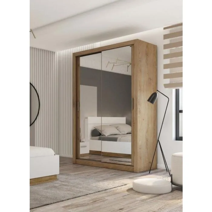 Garderobna omara LUPKO 150 Garderobna omara LUPKO 150 . Garderobna omara LUPKO 150 je majhna, a precej prostorna omara z dvojnimi drsnimi vrati, ki prihranijo prostor. Popolna je za