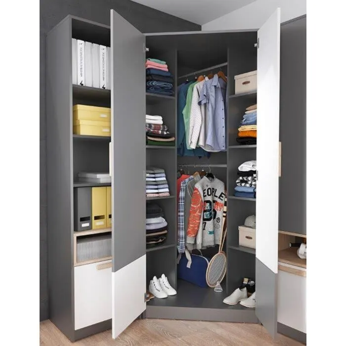 Garderobna omara SIVKO Garderobna omara SIVKO . Dvokrilna kotna garderobna omara SIVKO vsebuje dve polici in dve knjižni omari s policami. Je kot nalašč za otroško ali