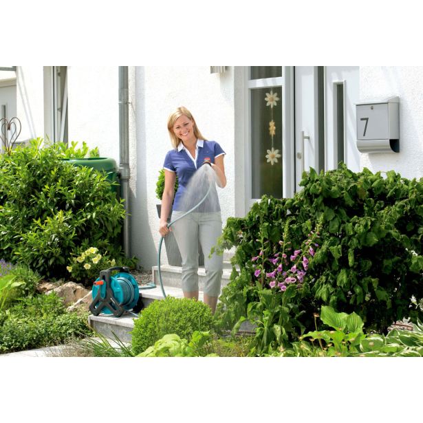 garnitura-za-zalivanje-gardena-noslec-za-cev-50-1746578-5 GARNITURA ZA ZALIVANJE GARDENA NOSLEC ZA CEV 50 - slika 15