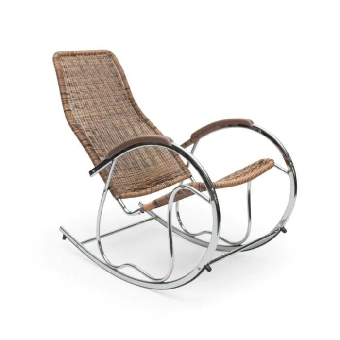 Gugalnik BENNY . Moderen gugalnik BENNY, ki bo poživel vsako dnevno sobo. Je zelo trpežen. Ogrodje je narejeno iz kroma medtem, ko je sedežni del iz