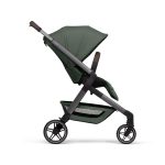 udobje in funkcionalnost. Od mehke košare za novorojenčka do prilagodljivega športnega sedeža – ta voziček raste z vašim otrokom in vam zagotavlja popolno svobodo gibanja že od rojstva. Košara za novorojenčka – udobje v prvih mesecihZasnovana z mislijo na občutljivo otroško kožo in potrebe v prvih mesecih življenja. Napreden prezračevalni sistem: Za optimalno kroženje zraka in prijetno temperaturo v vseh letnih časih.Ergonomska vzmetnica in mehka obloga: Za varen