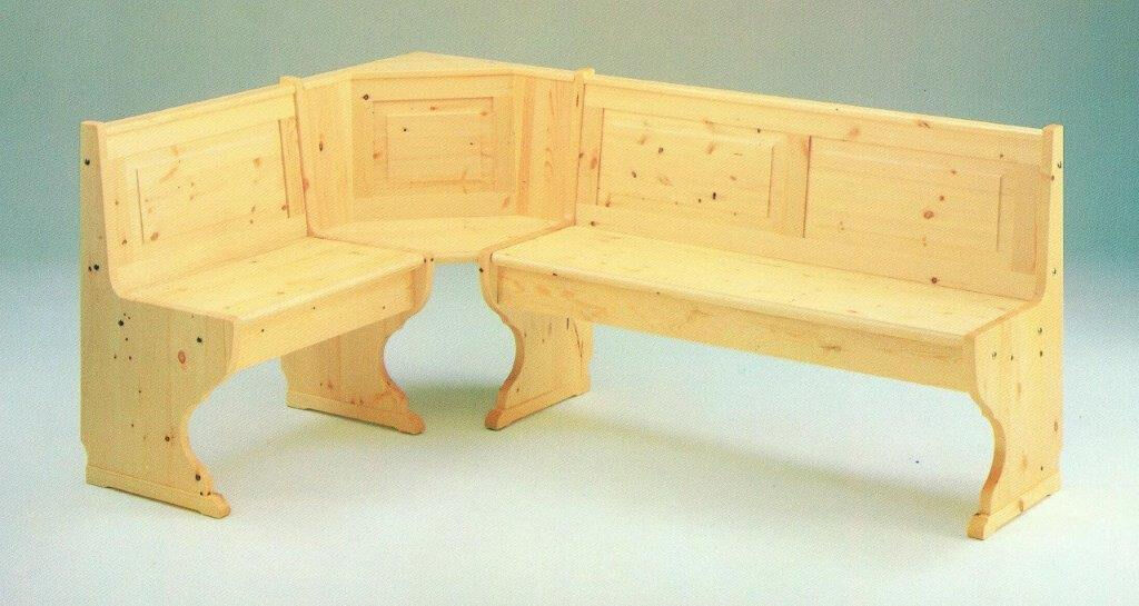 Jedilna kotna klop AVA je narejena iz masivnega smrekovega lesa. Klop ima tudi prostor za shranjevanje, postavitev določite sami (levo ali