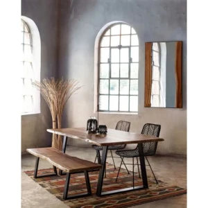 Jedilna miza ARTUR 200X95 . Jedilna miza ARTUR 200X95 je klasična ter naravnega videza. Mizna plošča je izdelana iz akacijevega lesa. Noge so izdelane iz