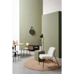 Jedilna miza BLOOM rjavo-črna, je elegantna okrogla jedilna miza, ki popestri vsak prostor. Mizna plošča je narejena iz furnirja, ima kovinske noge.