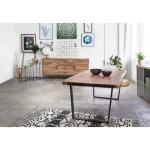 Jedilna miza ELMER 180X90 . Jedilna miza ELMER 180X90 je rustikalnega videza. Ima kovinske črne noge. Mizna plošča je iz akacijevega lesa ter daje naravni