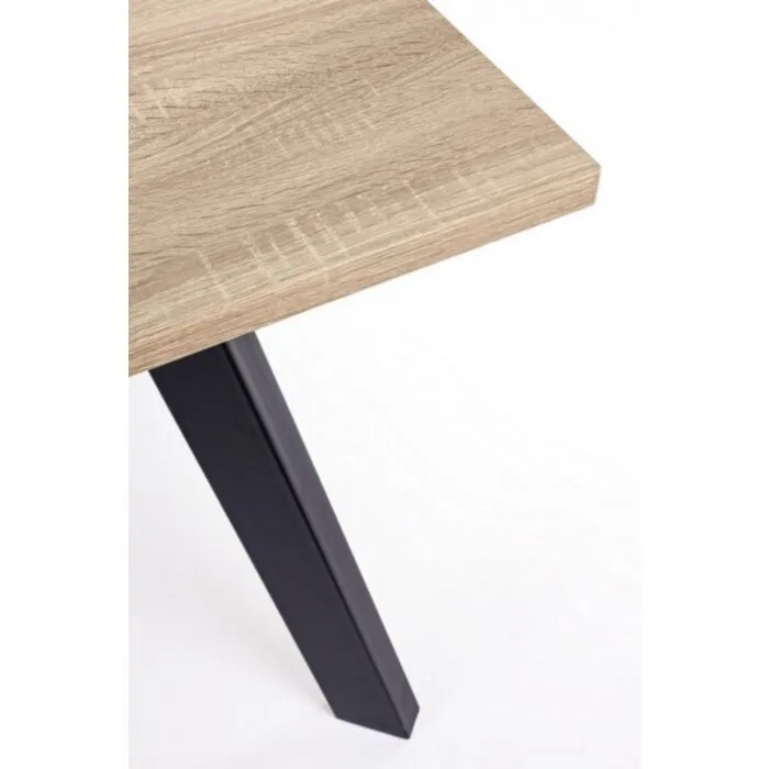 Jedilna miza GIANT 140X80 Jedilna miza GIANT 140X80 . Jedilna miza GIANT 140X80 ima jeklene noge v črni barvi. Mizna plošča je izdelana iz MDF - ja, ki je prekrita z melaminom v