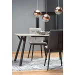 Jedilna miza GRAL . Jedilna miza GRAL je sodobnega in gladkega videza. Dimenzije: - D: 140 x G: 80 x V: 74 cm Material: - MDF / kovina Barve: - Siva / črna