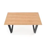 Jedilna miza JAKE je preprosta in elegantna miza, ki združuje ljubezen do topline lesa in moč kovine. Ima polico iz umetnega ratana pod mizno ploščo.