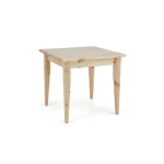 Jedilna miza KOR . Jedilna miza KOR je narejena iz kvalitetnega masivnega borovega lesa. Debelina mizne plošče je 3 cm. Njen dizajn bo popestril vsak