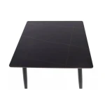 Jedilna miza RIONA 2 . Jedilna miza RIONA 2 je elegantna in priročna jedilna miza, ki se prilega v vsak prostor. Mizna plošča je narejena iz kakovostne