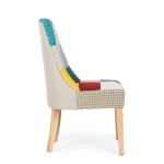 Jedilni stol ALATEA . Jedilni stol ALATEA ima strukturno iz borovega lesa, ki zagotavlja stabilnost in dolgo življensko dobo. Stol je oblečen v pisano blago