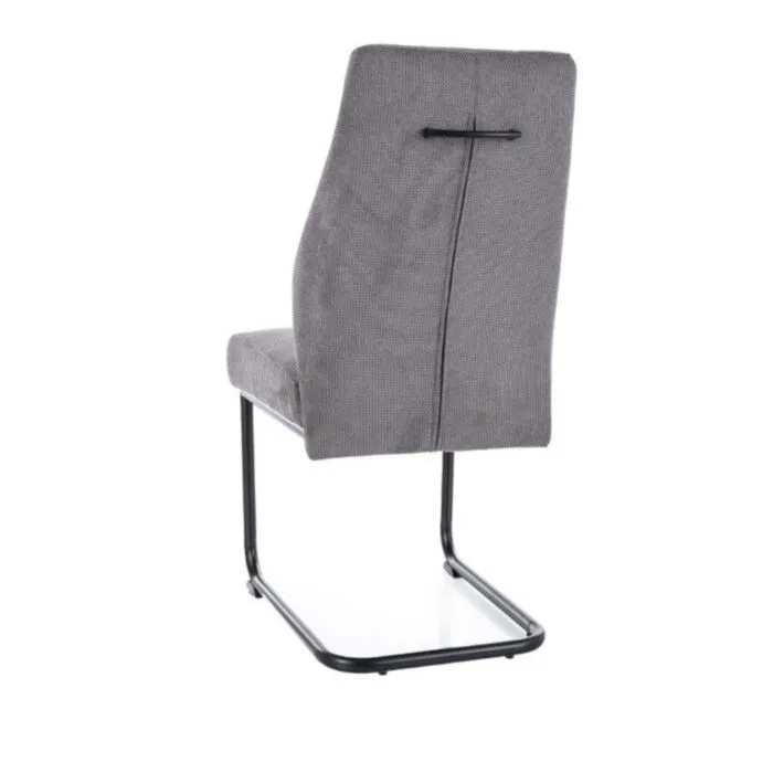 Jedilni stol AXO Jedilni stol AXO . Jedilni stol AXO je modernega dizajna in odlične kvalitete. Nudi udobje, saj je vzmeten z žepkastimi vzmetmi. Stol je prav tako zelo