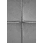 Jedilni stol BEJA - siva . Kuhinjski stol BEJA - siva, je kvaliteten in kakovosten kos pohištva. Sedišče je narejeno iz mehke žametne tkanine, kar