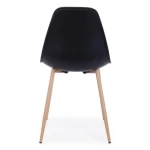 Jedilni stol MANDI črn . Jedilni stol MANDI je elegantna in moderna izbira, ki bo dopolnila vsako jedilnico. Na voljo je v črni barvi, s kovinskimi nogami v