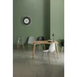 Jedilni stol MANDY bel . Jedilni stol MANDY je eleganten kos pohištva, ki bo prinesel svežino v vsak prostor. Sedišče je izdelano iz kakovostnega