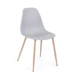 Jedilni stol MANDY siv . Jedilni stol MANDY je praktičen in sodobnega dizajna. Sedalni del je izdelan iz trpežnega polipropilena v sivi barvi. Kar zagotavlja