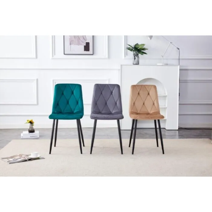 Jedilni stol MILA velvet bež Jedilni stol MILA velvet bež . Jedilni stol MILA velvet bež je odlična rešitev za kombiniranje v minimalističen ali industrijski stil prostora.