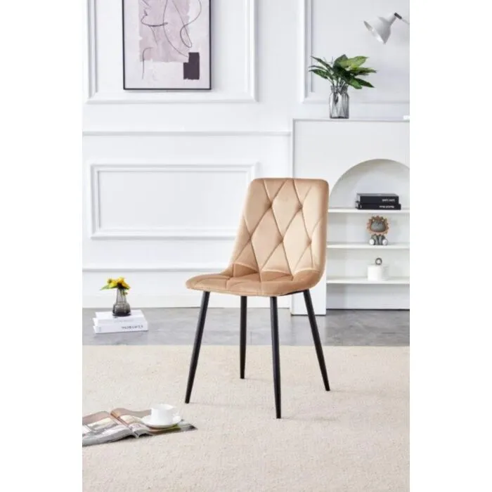 Jedilni stol MILA velvet bež Jedilni stol MILA velvet bež . Jedilni stol MILA velvet bež je odlična rešitev za kombiniranje v minimalističen ali industrijski stil prostora.