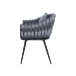 Jedilni stol NEBIA . Jedilni stol NEBIA nudi luksuz. S svojim dizajnom pletenega videza iz žameta, nudi moderen dizajn. Nogice so iz kovine v črni barvi zato