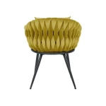 Jedilni stol NEBIA . Jedilni stol NEBIA nudi luksuz. S svojim dizajnom pletenega videza iz žameta, nudi moderen dizajn. Nogice so iz kovine v črni barvi zato