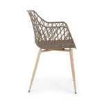 Jedilni stol OPTIK taupe . Jedilni stol OPTIK v taupe barvi je modernega dizajna. Zato je idealen za moderno jedilnico ali kuhinjo. Sedalni del je izdelan iz