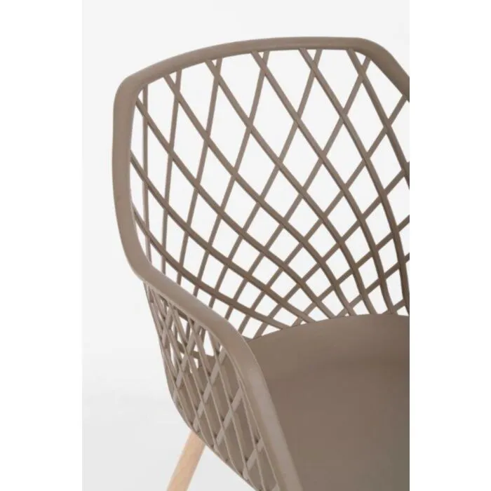 Jedilni stol OPTIK taupe Jedilni stol OPTIK taupe . Jedilni stol OPTIK v taupe barvi je modernega dizajna. Zato je idealen za moderno jedilnico ali kuhinjo. Sedalni del je izdelan iz