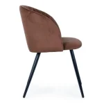 Jedilni stol QUEEN rjava ima noge iz črne kovine, sedalni del je iz poliuretanske pene, ki je oblečena v mehko žametno tkanino. Barva: - Rjava Material: -