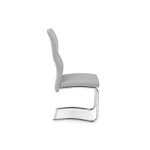 Jedilni stol TELMA siva . Jedilni stol LELMA siva ima jekleni okvir in kromirane noge. Polnilo je iz poliuretanske pene, oblečen je v umetno usnje. Material: