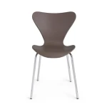 Jedilni stol TESA rjav . Jedilni stol TESA je na voljo v rjavi barvi, ki vnese toplino v vsak prostor. Sedalni del in naslonjalo je izdelan iz trpežne