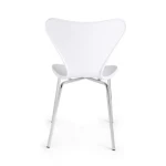 Jedilni stol TESSA bela . Jedilni stol TESSA je na voljo v beli barvi, ki vnese toplino v vsak prostor. Sedalni del in naslonjalo je izdelan iz trpežne