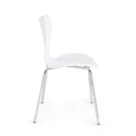 Jedilni stol TESSA bela . Jedilni stol TESSA je na voljo v beli barvi, ki vnese toplino v vsak prostor. Sedalni del in naslonjalo je izdelan iz trpežne