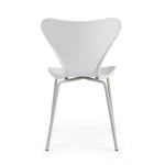 Jedilni stol TESSA siva . Jedilni stol TESSA je na voljo v sivi barvi, ki vnese toplino v vsak prostor. Sedalni del in naslonjalo je izdelan iz trpežne