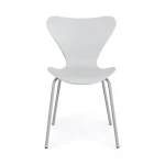 Jedilni stol TESSA siva . Jedilni stol TESSA je na voljo v sivi barvi, ki vnese toplino v vsak prostor. Sedalni del in naslonjalo je izdelan iz trpežne