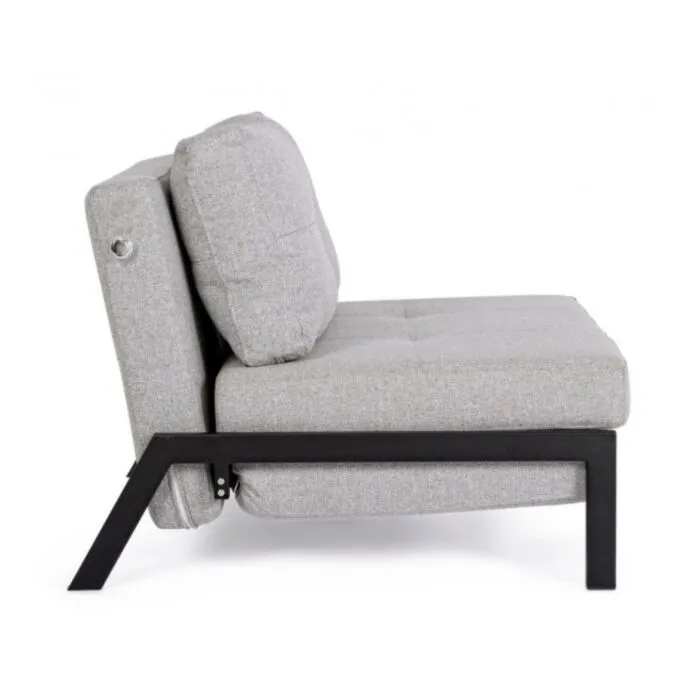 Kavč 1P HAYDEN bež Kavč 1P HAYDEN bež . Kavč 1P HAYDEN bež ima jeklene noge in obložen je z dvoslojno peno ki ima čez tkanino. Dimenzije: širina: DIVANO: 95cm globina: