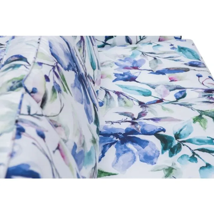 Kavč GEJŠA Kavč GEJŠA . GEJŠA je živahen kavč, njegov rožasti vzorec da vašemu prostoru kanček retro klasike. Lepo se ujema predvsem z lesenim, belim ali pa s