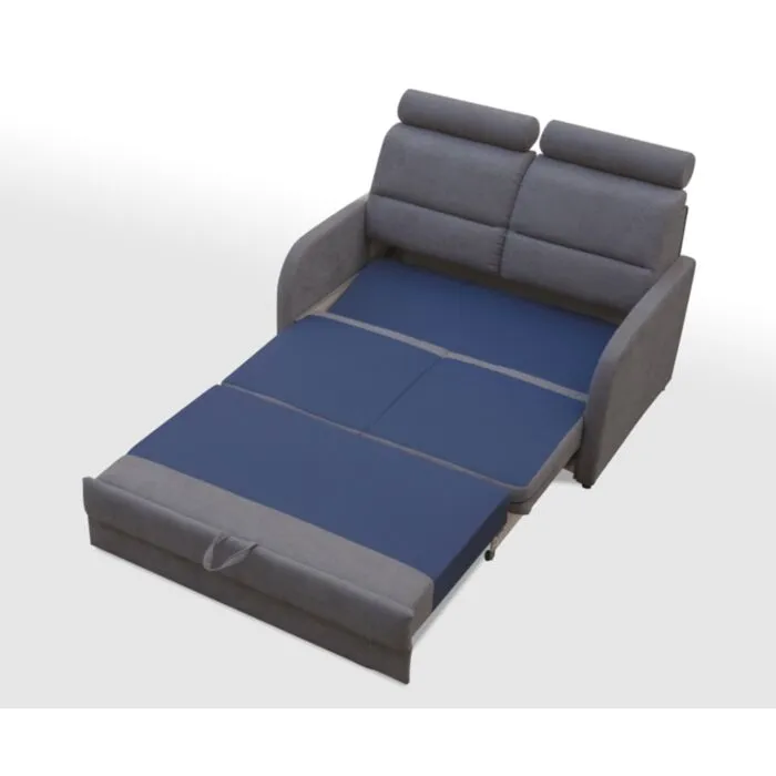 Kavč KLIF Kavč KLIF . KLIF je moderen in eleganten raztegljiv kavč iz kakovostne tkanine. Je vzmeten z Bonell vzmetenjem, zato je spanje na njem udobno. Ima prostor za