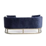 Kavč MIDWAY modra . Kavč MIDWAY modra je narejen iz poliuretanske pene, ki je oblečena v poliester ki je prijeten kot žamet. Strukturo ima iz hrastovega