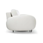 Kavč NEBO . Kavč NEBO je udoben in moderen kavč, naklonjen dizajnu iz starejših časov. Zaobljene, mehke oblike, strukturna tkanina, okrasne blazine in