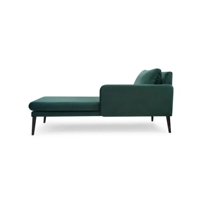 Kavč NESA Kavč NESA . Kavč NESA je eleganten in moderen kos pohištva, ki privlači poglede. Vaš dnevni prostor ali predprostor navdaja z občutkom prefinjenosti.