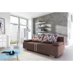 Kavč POLLY . Kavč POLLY je živahen in sodoben kavč, primeren za dnevni prostor ali otroško sobo. Narejen je iz kvalitetnega blaga. Pri raztegnitvi vam