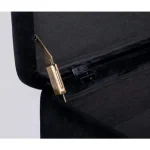 Klop IRINA črna . Klop IRINA črna ima zlato lakovano jeklo, strukturo iz MDF-ja. Narejena je iz poliestra, ki odda žametni učinek. Material: - Jeklo - MDF