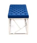 Klop POPY je zelo praktična in stabilna. Narejena je iz blaga v sivi ali temno modri barvi, noge pa so iz kromiranega jekla v srebrni barvi. Dimenzije:  -