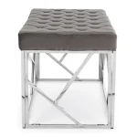 Klop RAYAN siva 97X44 . Klop RAYAN je eleganten kos pohištva, ki popestri vaš prostor. Njen poseben dizajn vas bo navdušil, saj prinese vašemu prostoru