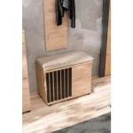 Klop za predsobo BENO je elegantna ter atraktivna. Moderen dizajn v barvi svetlega hrasta z dodatkom lamel v črni mat barvi, se bo podal v vsak prostor.