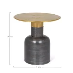 Klubska miza ALOPA je v kombinaciji zlate in nežno črne barve. Narejena je iz kovine in oblečena v medenino. Mizna plošča je v zlati barvi ter je zelo