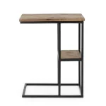 Klub miza WALTON je dobavljiva v črno-rjavi kombinaciji. Ogrodje je kovinsko, mizna plošča pa je lesena (mango). Zaradi svoje oblike in barve se odlično