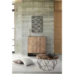 Klubska miza ADANYA D80 ima vrh iz tikovine z naravnim zaključkom in jeklene noge. Oblike in velikost, ki jih tvori les, so samo okvirne. Material: - Les -