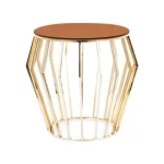 Klubska miza ALINA . Klubska miza ALINA je modernega dizajna. Mizna plošča je narejena iz jantarnega kaljenega stekla. Mizno podnožje je narejeno iz